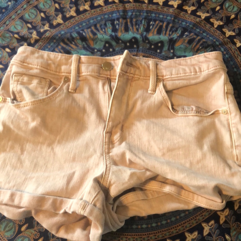 pink shorts, light pink, high rise